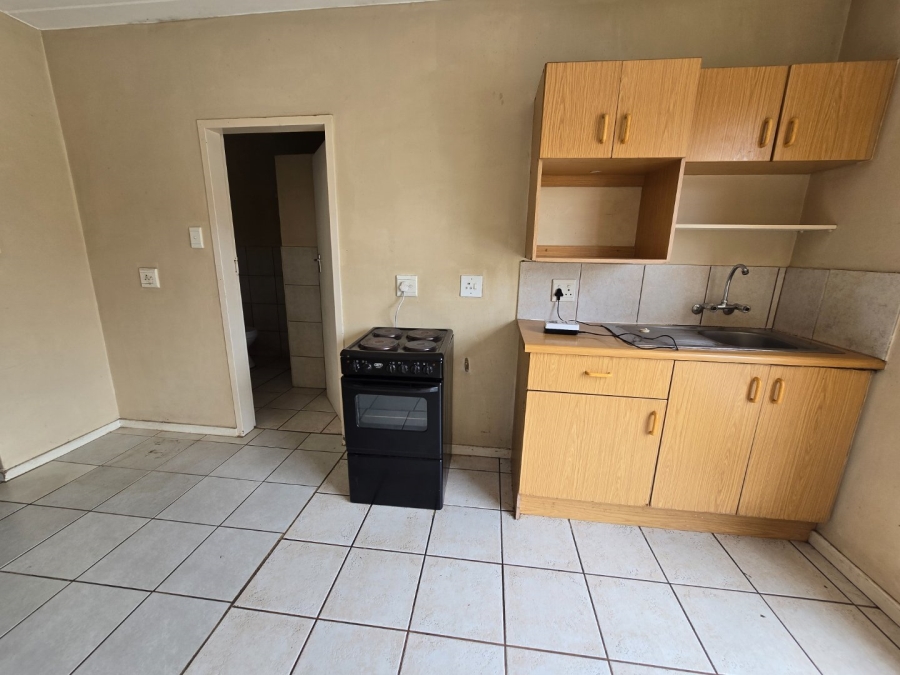 To Let 2 Bedroom Property for Rent in Kannoniers Park North West